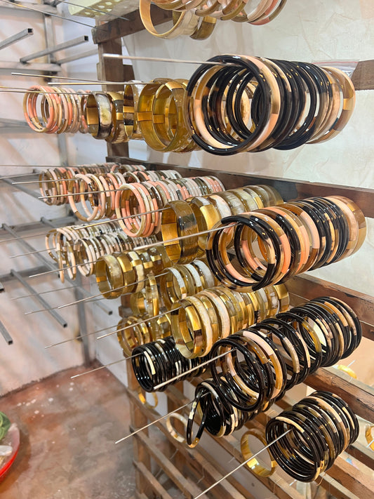 Du Buffle au Bracelet : La Fabrication des Bijoux en Corne Laquée au Cœur du Vietnam