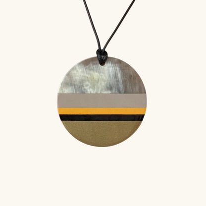 Pendentif Graphique en Corne Naturelle Feuille d'Or | Chachadamour