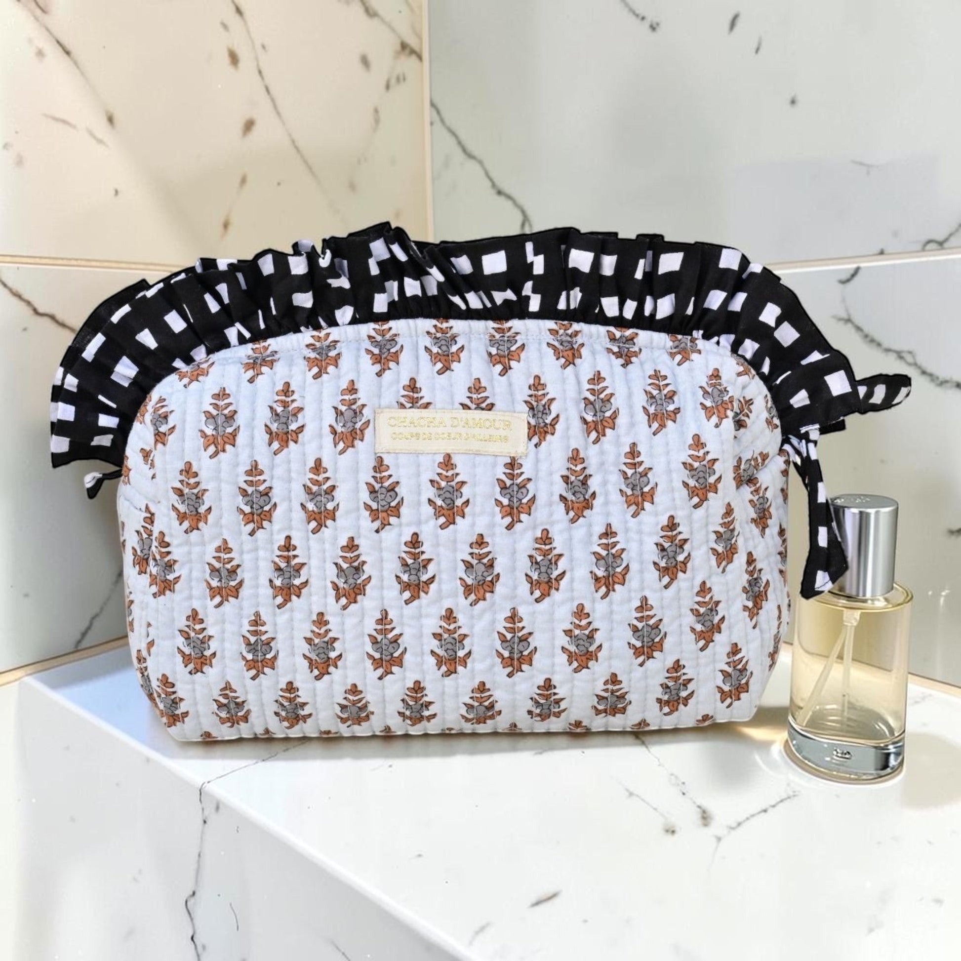 
 Trousse de toilette block print bleu jaipur à franges collection froufrou chachadamour, motifs floraux imprimés artisanaux
