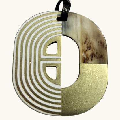 Pendentif en Corne Naturelle Feuille d'Or | Chachadamour