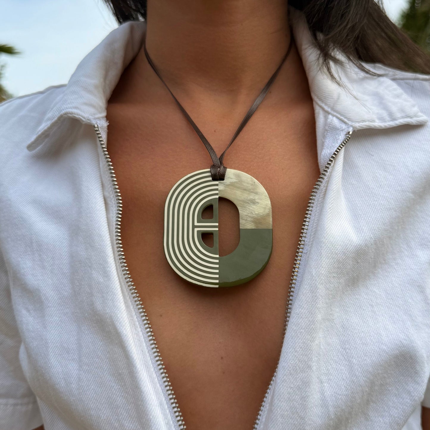 Pendentif en Corne Naturelle Kaki | Chachadamour