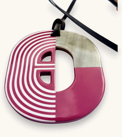 Pendentif en Corne Naturelle Fuchsia | Chachadamour