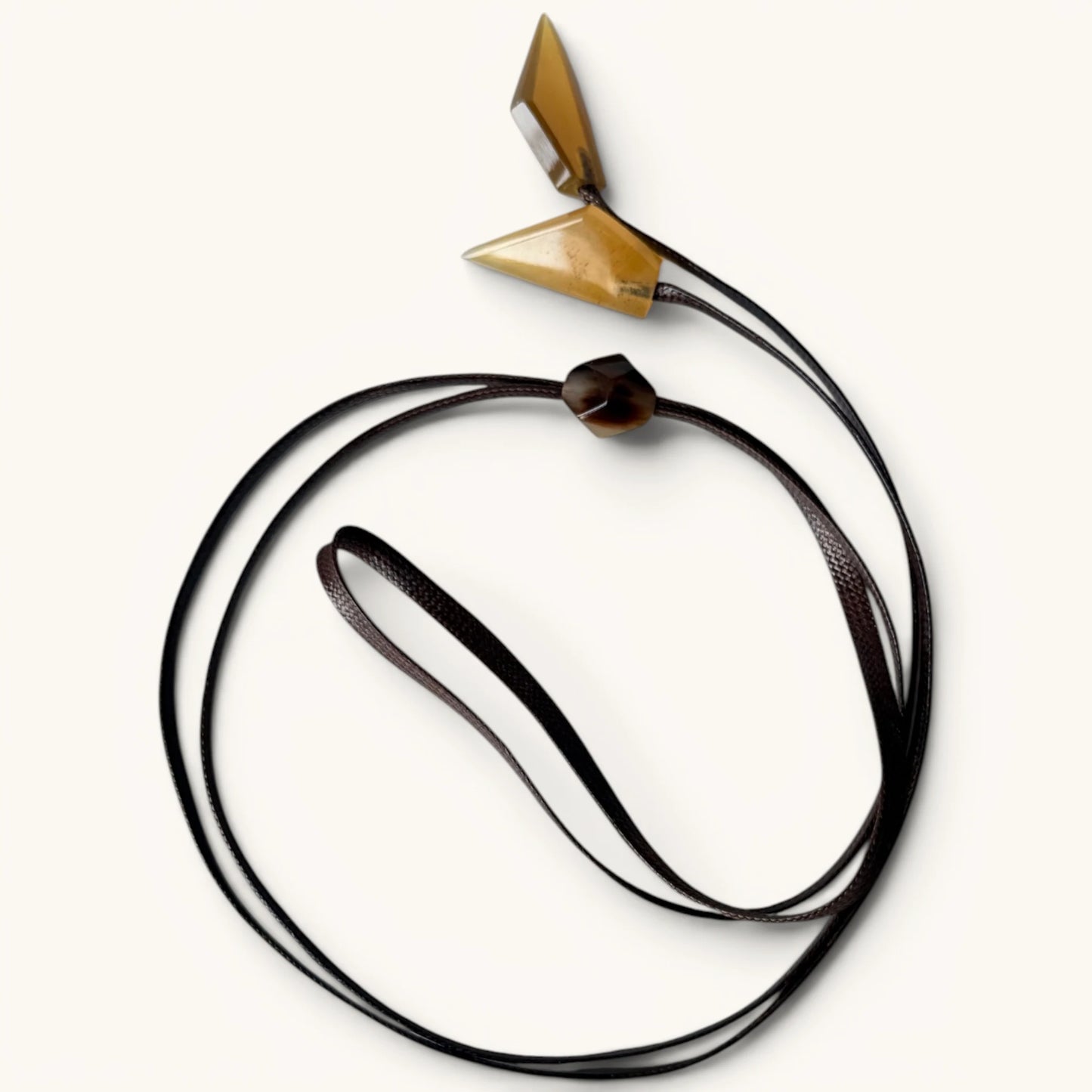 Pendentif en Corne Naturelle Noir | Chachadamour